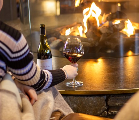 Gibbston-Valley-Lodge-and-Spa-Queenstown-fire-pinot Gibbston-Valley-Lodge-and-Spa-Queenstown-fire-pinot